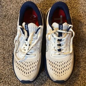 TYR women’s RD-1 Runner Running Training Shoes Sz 8 R. White/ blue